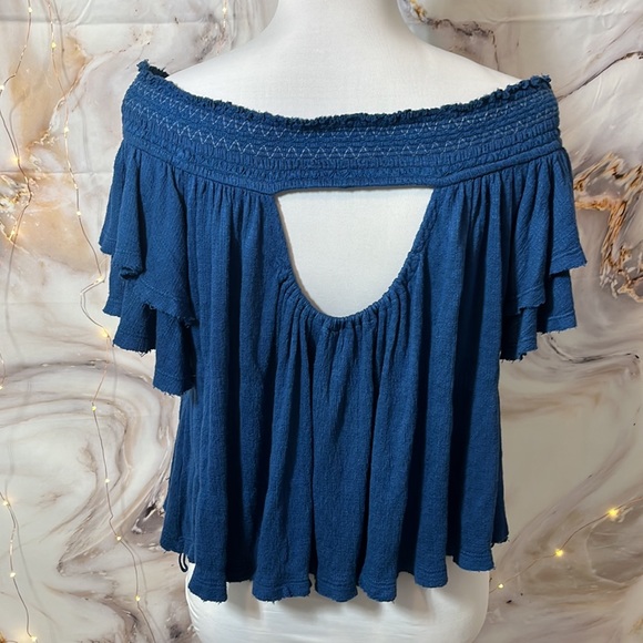 Free People Off the Shoulder Crop Frayed Edges and Back Cut out Blue Size M - Picture 4 of 10